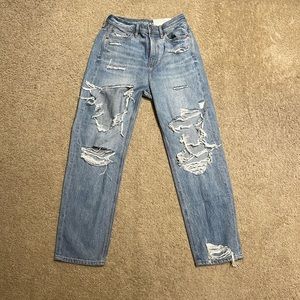 American Eagle Size 4 ripped high rise 90s boyfriend jeans